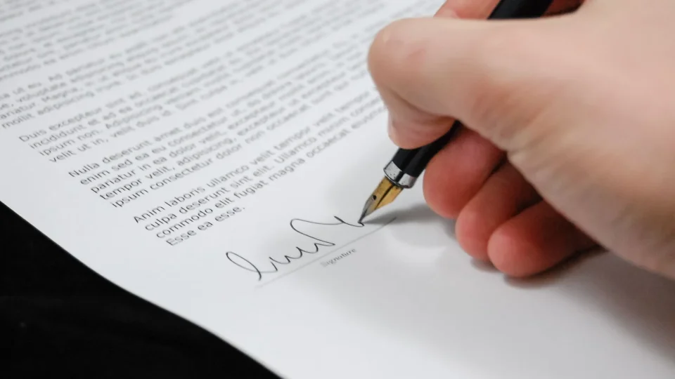 Why Do Some Companies Have to Change Their E-Signature Package After 6 Months? Why Do Some Companies Have to Change Their E-Signature Package After 6 Months?