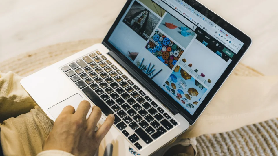 web sitesi fiyatları: Hazır Paketler ile Özel Çözümler Arasındaki Farklar Profesyonel Web Sitesi Fiyatları: Hazır Paketler ile Özel Çözümler Arasındaki Farklar