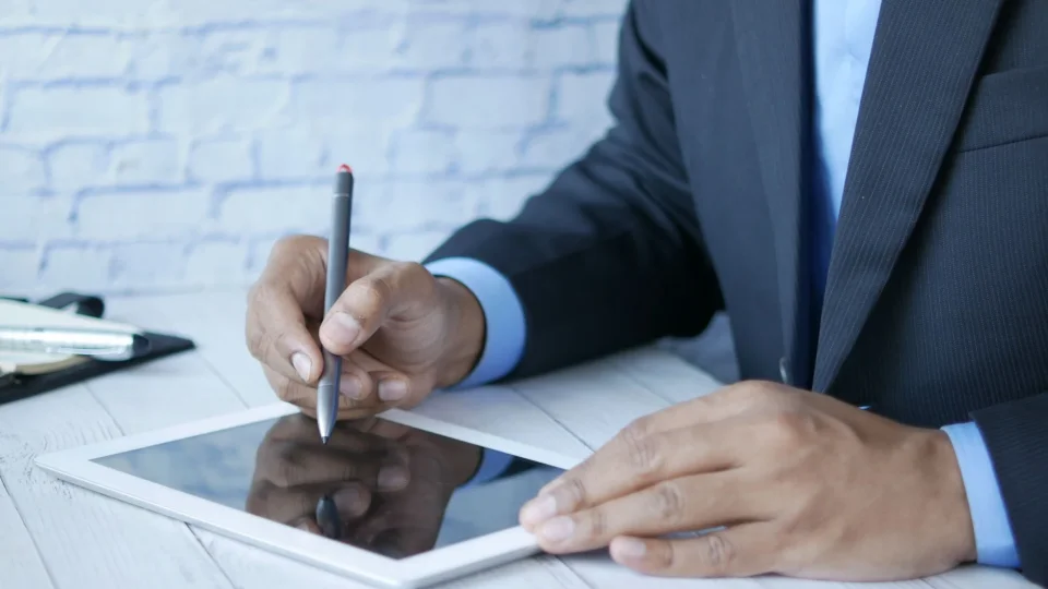 Choosing E-Signature Packages for Sole Proprietorships Without Falling into the Compatibility Trap Choosing E-Signature Packages for Sole Proprietorships Without Falling into the Compatibility Trap